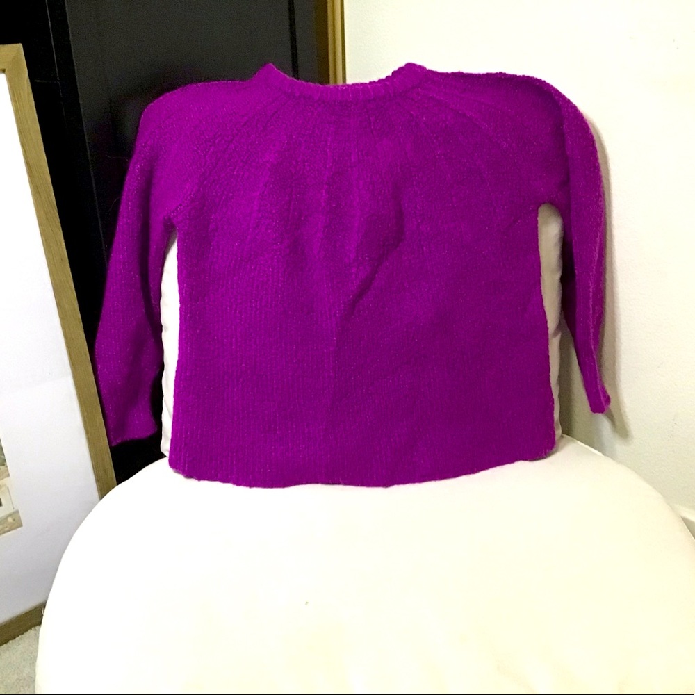 Hi shoppers this is a purple sweater I hope you guys like 😜💜